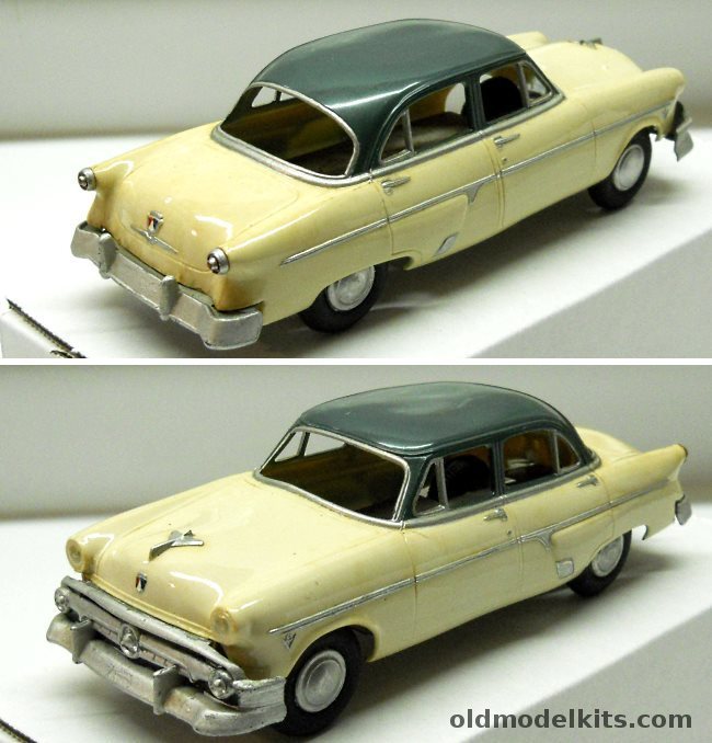 AMT 1/25 1954 Ford Crestline 4 Door Sedan Promo plastic model kit